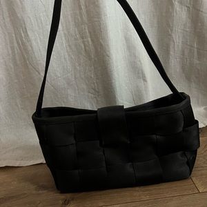 Harvey’s original seatbelt bag